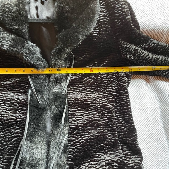 Vintage Faux Mink dinner jacket with leather ties - Picture 2 of 3